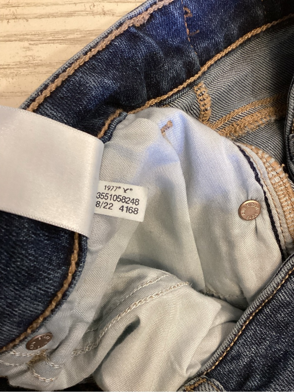 American Eagle 2 Short Mom Straight Jeans High Rise Women’s Crossover Waist 2022 - Picture 15 of 16